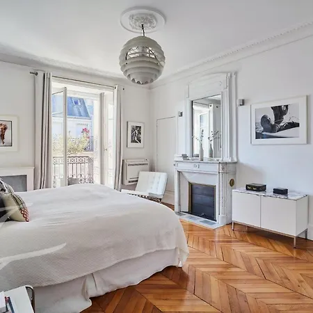 Luxury In Parigi